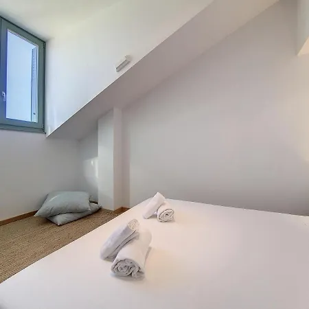 Nestor&jeeves - To Meet - - Floor Appartement *